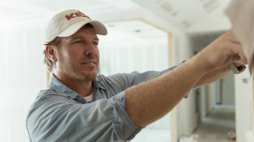 Chip Gaines Gives Aways Thousands of Dollars on Twitter